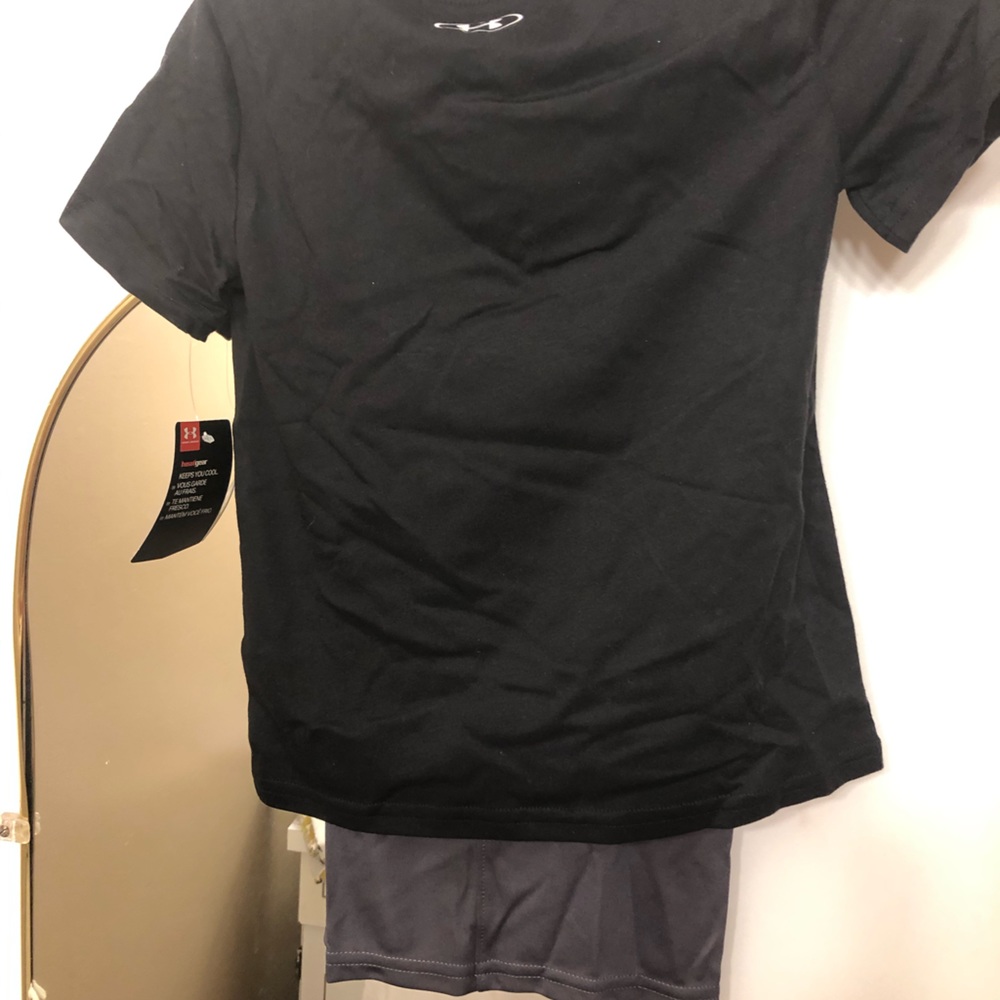 Under Armour Boys size 5 T-shirt and Short Set